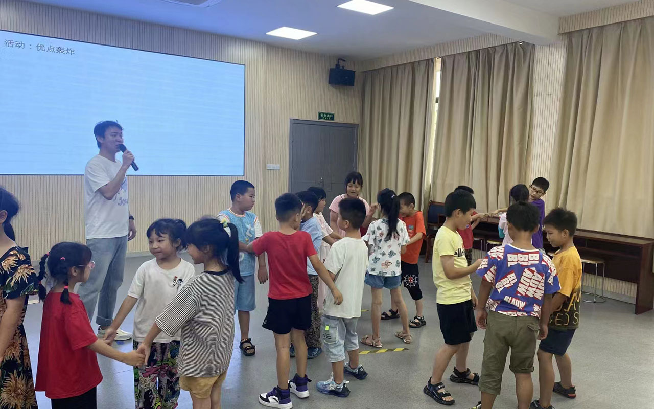 乐山龙观乡中心学校